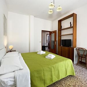 Camera standard con letto king size